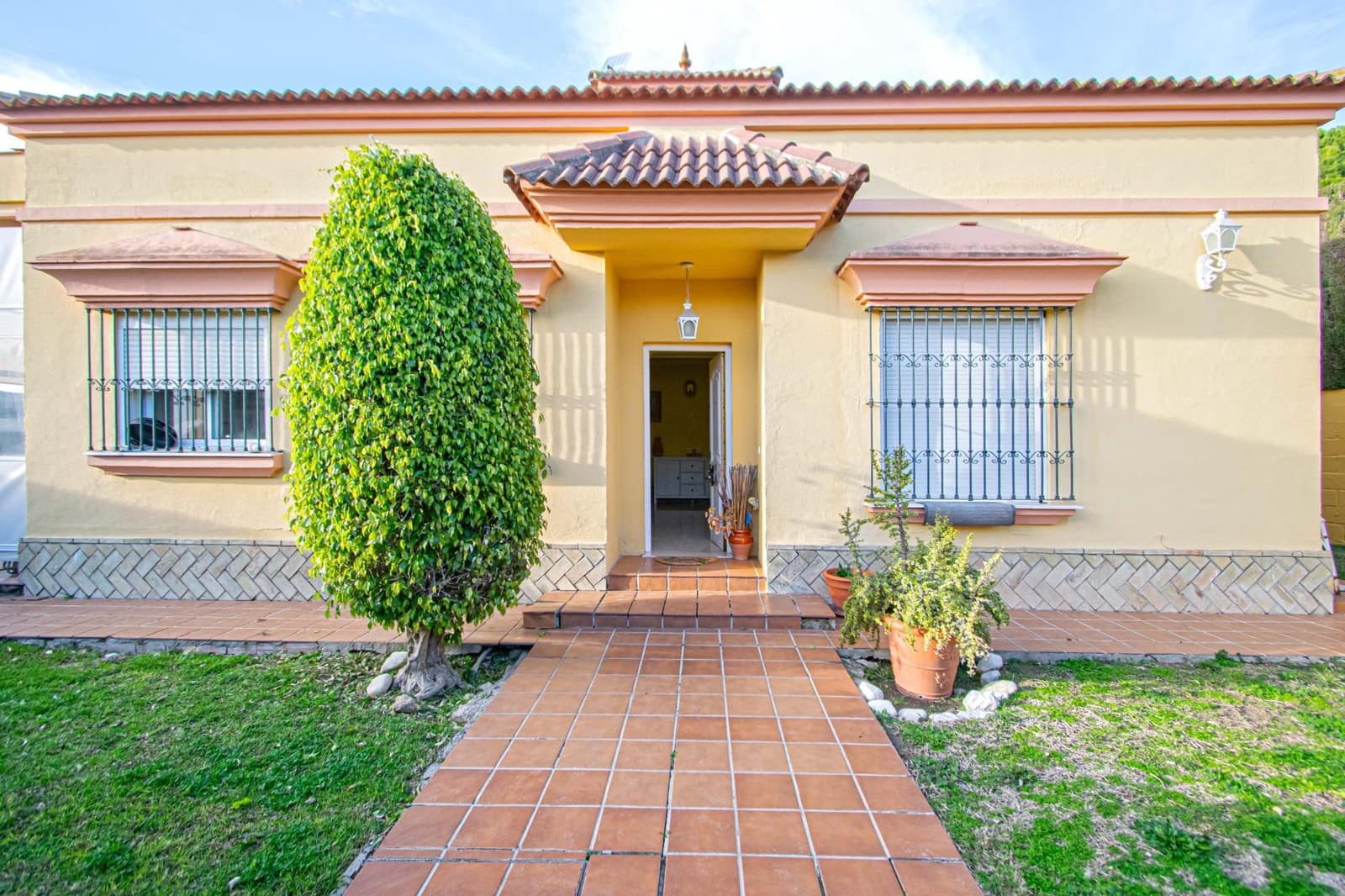 3 bedroom Villa for sale in Bormujos with pool - € 470,000 (Ref: 9183703)