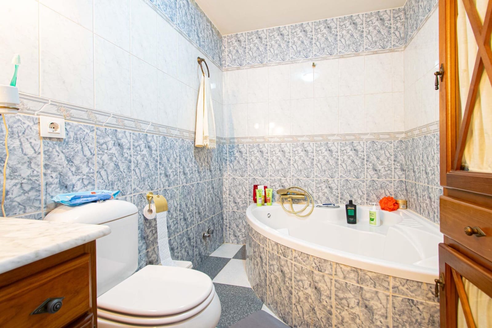 3 bedroom Villa for sale in Bormujos with pool - € 470,000 (Ref: 9183703)