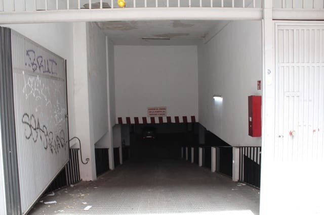 Garage til leje i Sevilla by - € 150 (Ref: 9183704)