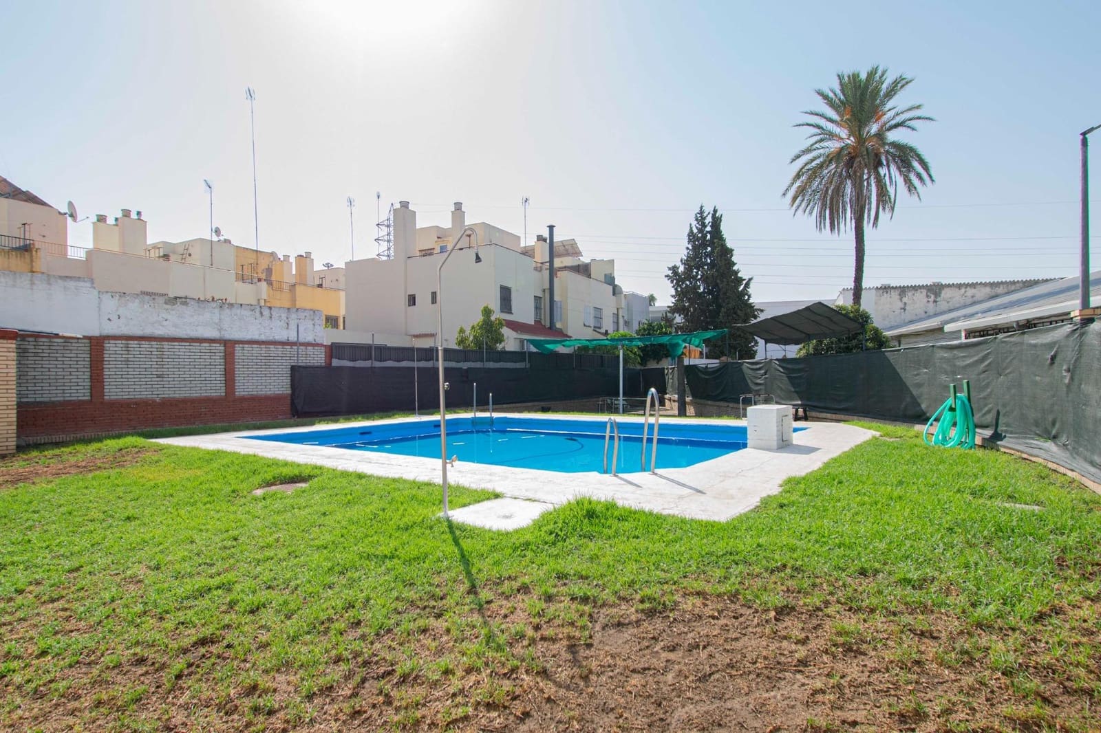 4 soveværelse Rækkehus til salg i Sevilla by med swimmingpool - € 320.000 (Ref: 9183705)