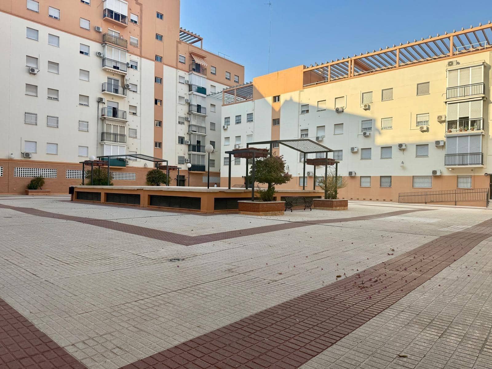 2 soveværelse Lejlighed til salg i Sevilla by med garage - € 179.000 (Ref: 9191129)