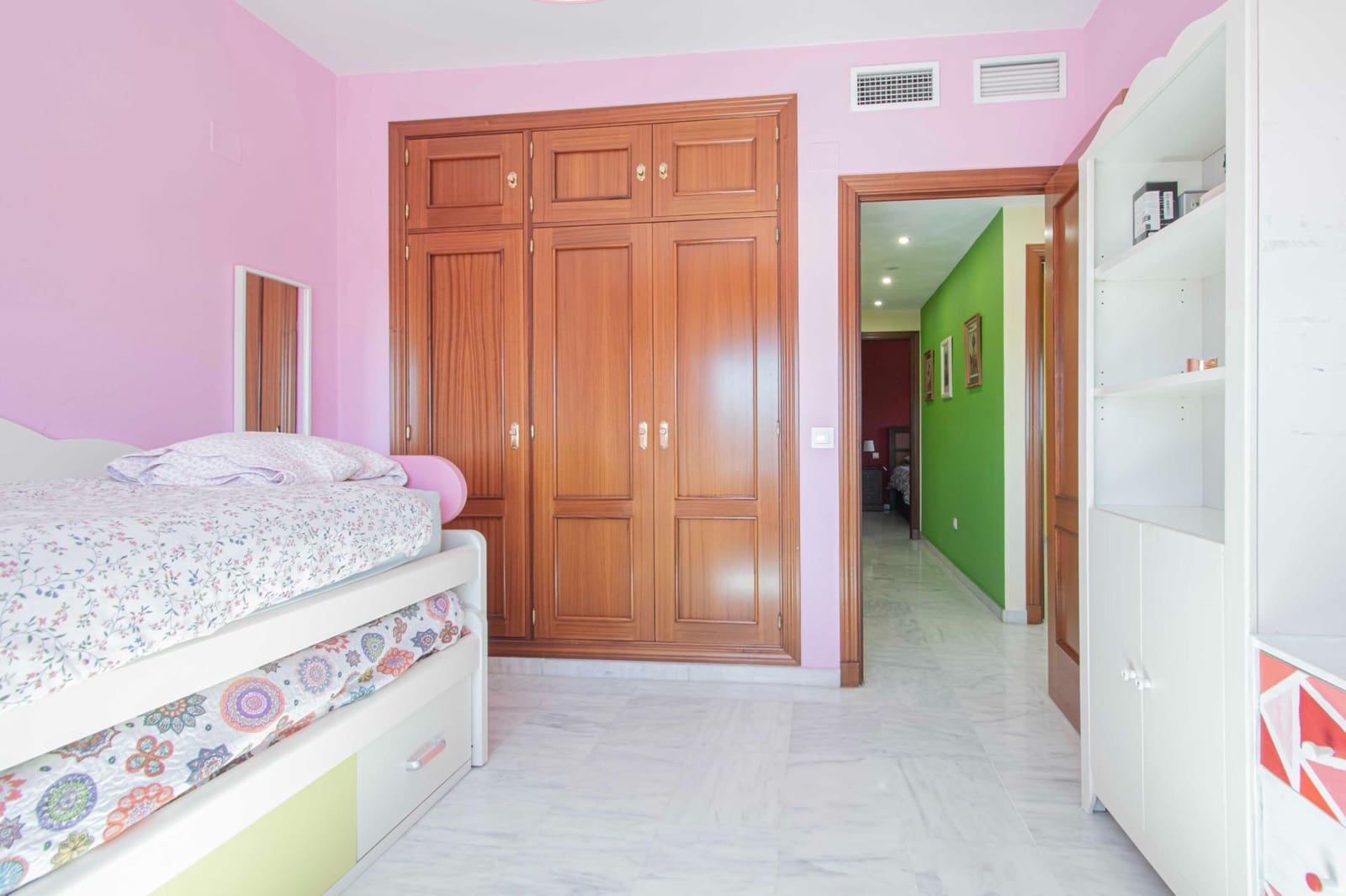 4 soveværelse Lejlighed til salg i Sevilla by med garage - € 265.000 (Ref: 9197789)