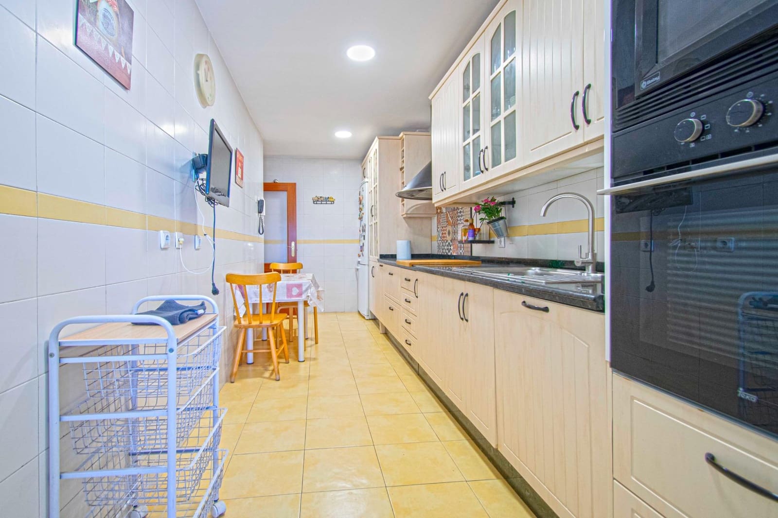 4 soveværelse Lejlighed til salg i Sevilla by med garage - € 265.000 (Ref: 9197789)