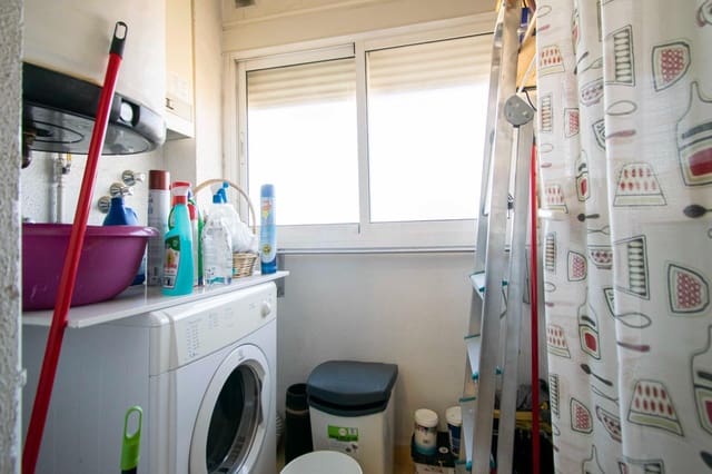 4 sypialnia Mieszkanie na sprzedaż w Miasto Sewilla z garażem - 265 000 € (Ref: 9197789)