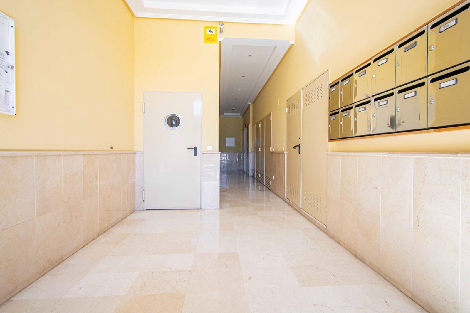 4 soveværelse Lejlighed til salg i Sevilla by med garage - € 265.000 (Ref: 9197789)