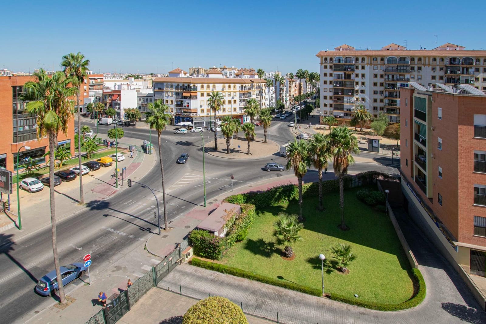 4 soveværelse Lejlighed til salg i Sevilla by med garage - € 265.000 (Ref: 9197789)