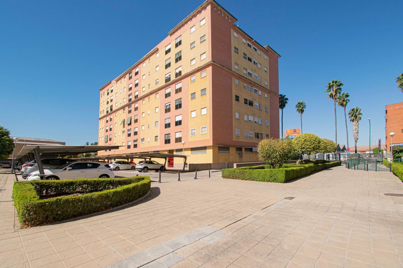 4 soveværelse Lejlighed til salg i Sevilla by med garage - € 265.000 (Ref: 9197789)