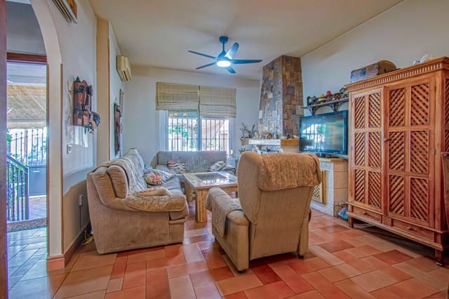 4 chambre Villa/Maison Mitoyenne à vendre à Séville ville avec piscine - 318 000 € (Ref: 9215117)