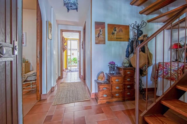 4 chambre Villa/Maison Mitoyenne à vendre à Séville ville avec piscine - 318 000 € (Ref: 9215117)