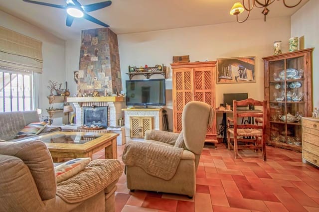 4 chambre Villa/Maison Mitoyenne à vendre à Séville ville avec piscine - 318 000 € (Ref: 9215117)