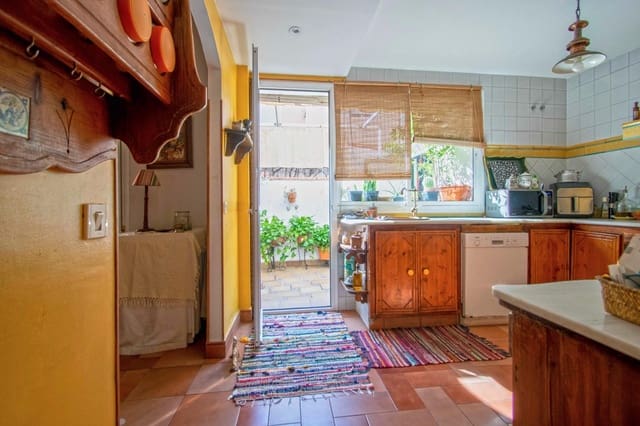 4 chambre Villa/Maison Mitoyenne à vendre à Séville ville avec piscine - 318 000 € (Ref: 9215117)