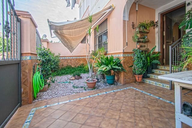 4 chambre Villa/Maison Mitoyenne à vendre à Séville ville avec piscine - 318 000 € (Ref: 9215117)