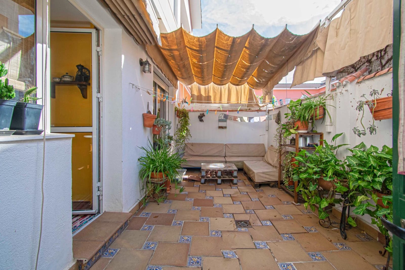 4 soveværelse Rækkehus til salg i Sevilla by med swimmingpool - € 318.000 (Ref: 9215117)