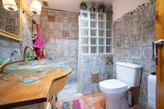 4 chambre Villa/Maison Mitoyenne à vendre à Séville ville avec piscine - 318 000 € (Ref: 9215117)