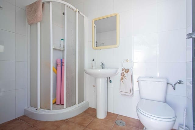 6 sypialnia Willa na sprzedaż w Carmona z basenem garażem - 262 000 € (Ref: 9232638)