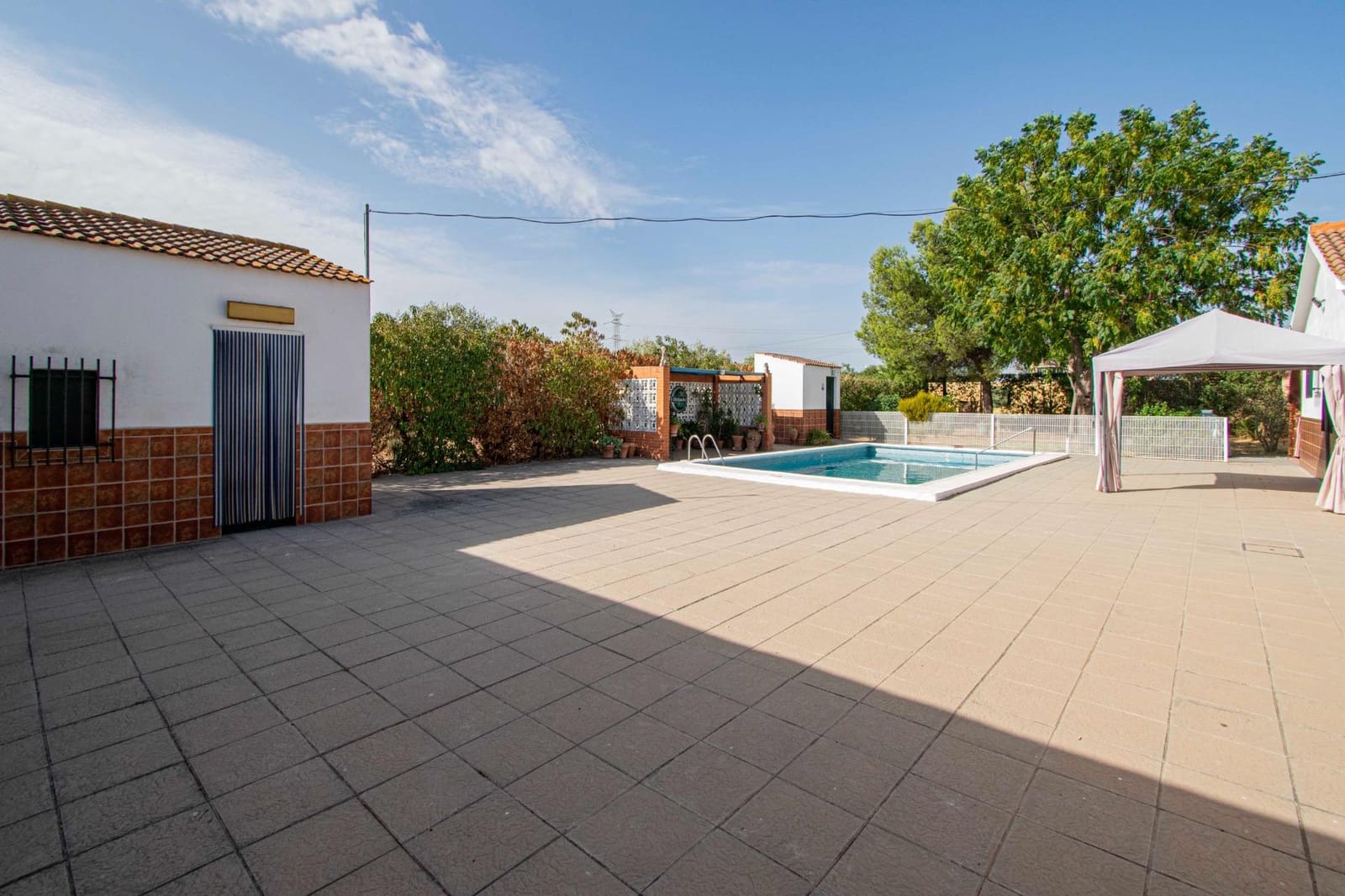 6 soveværelse Villa til salg i Carmona med swimmingpool garage - € 262.000 (Ref: 9232638)