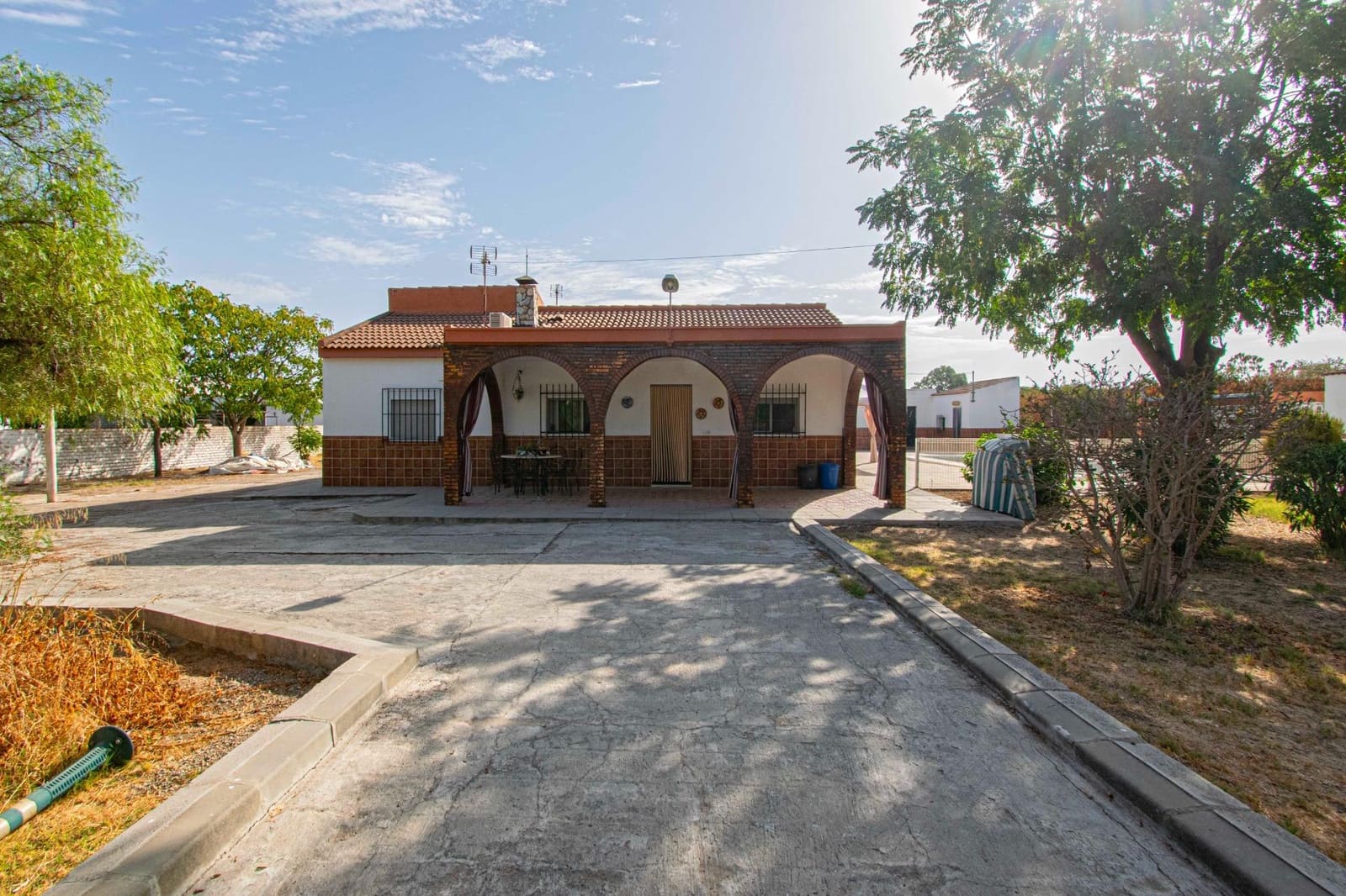 6 soveværelse Villa til salg i Carmona med swimmingpool garage - € 262.000 (Ref: 9232638)