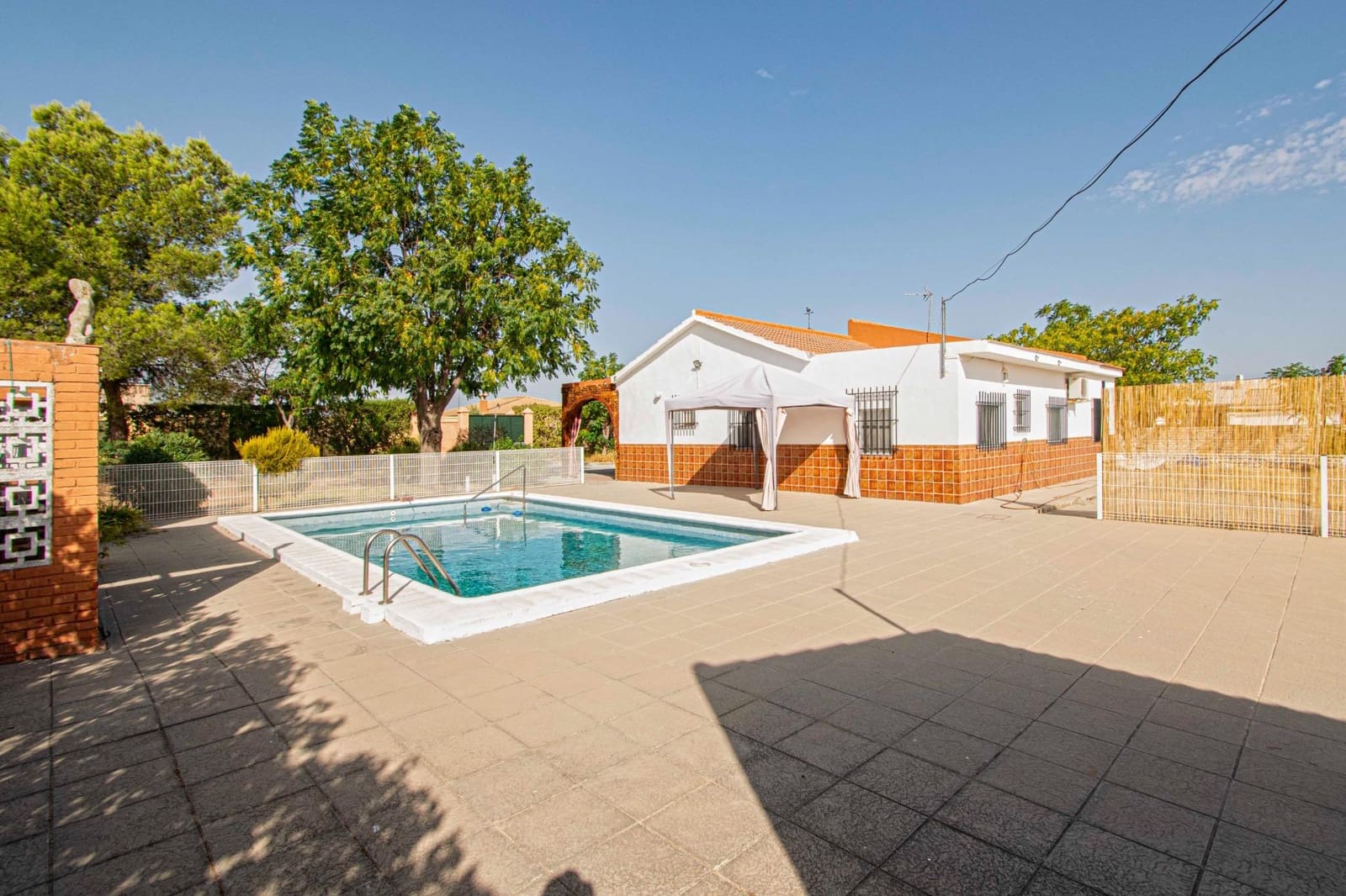 6 soveværelse Villa til salg i Carmona med swimmingpool garage - € 262.000 (Ref: 9232638)