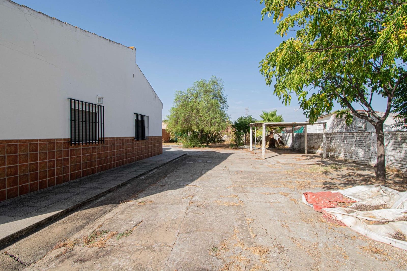 6 soveværelse Villa til salg i Carmona med swimmingpool garage - € 262.000 (Ref: 9232638)