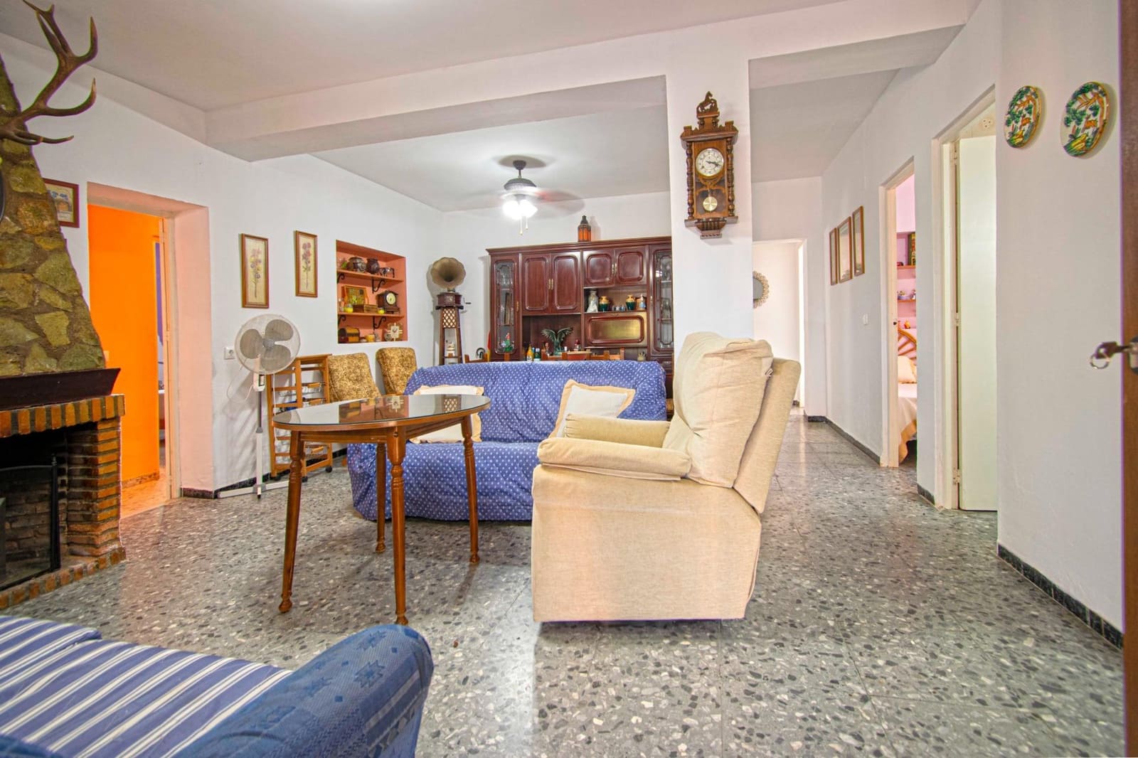 6 soveværelse Villa til salg i Carmona med swimmingpool garage - € 262.000 (Ref: 9232638)