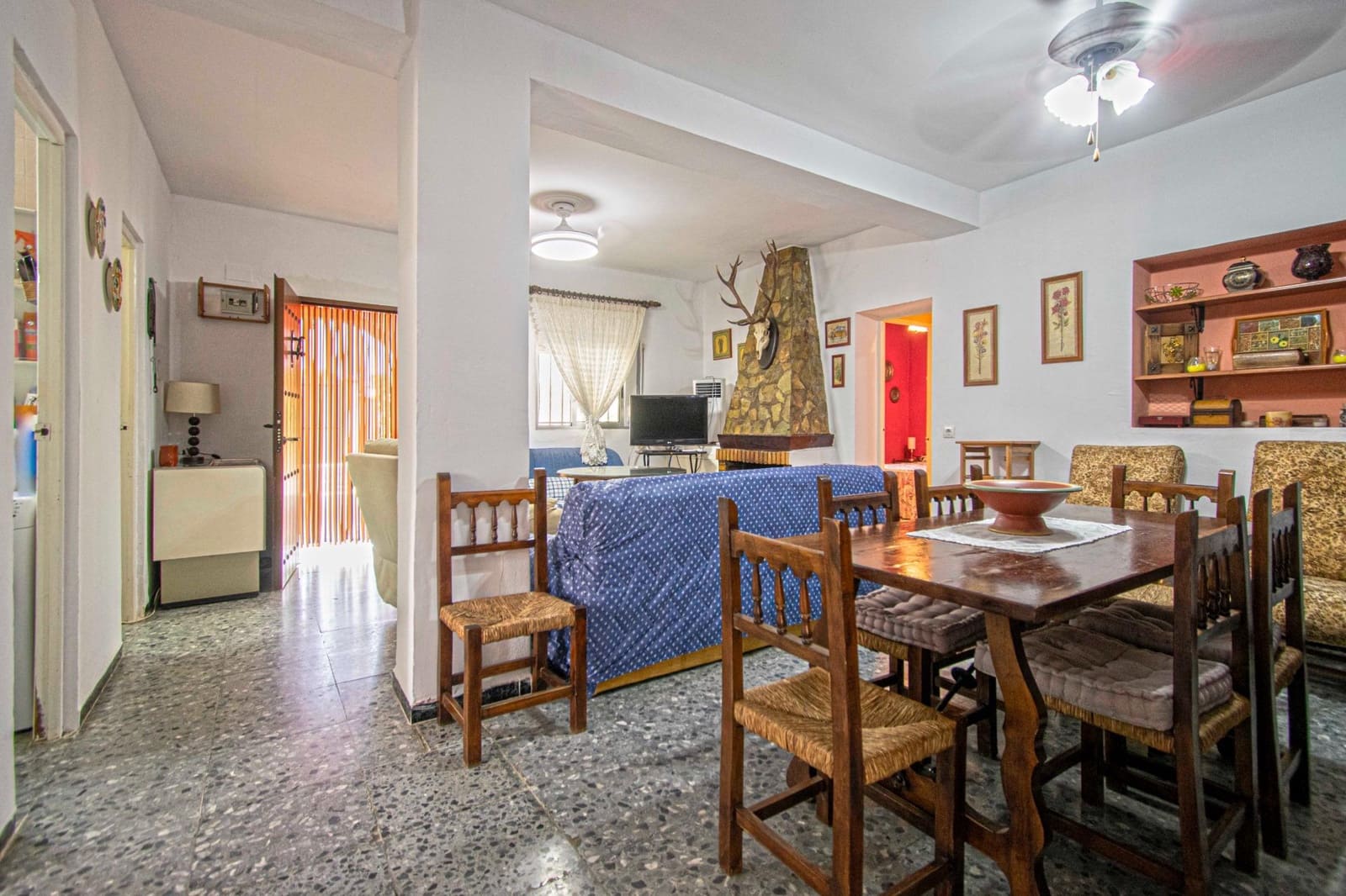 6 soveværelse Villa til salg i Carmona med swimmingpool garage - € 262.000 (Ref: 9232638)