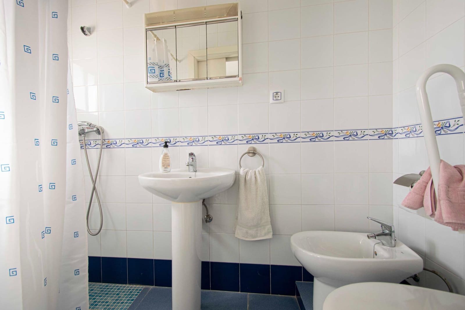 6 soveværelse Villa til salg i Carmona med swimmingpool garage - € 262.000 (Ref: 9232638)