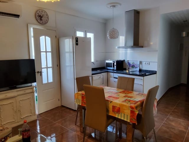 3 soveværelse Lejlighed til leje i Nervión, Sevilla by - € 1.000 (Ref: 9236506)