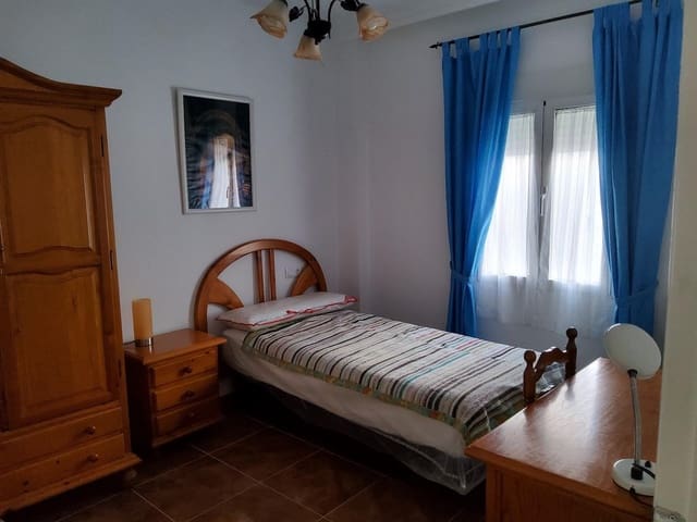 3 soveværelse Lejlighed til leje i Nervión, Sevilla by - € 1.000 (Ref: 9236506)