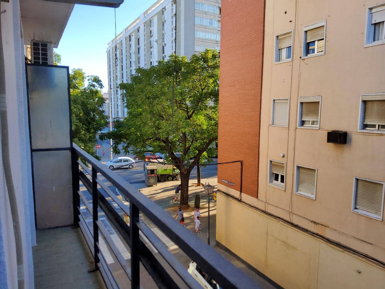 3 soveværelse Lejlighed til leje i Sevilla by - € 1.000 (Ref: 9236506)