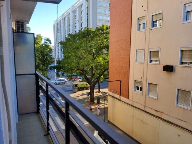 3 soveværelse Lejlighed til leje i Nervión, Sevilla by - € 1.000 (Ref: 9236506)