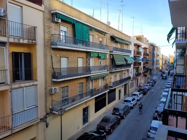 3 soveværelse Lejlighed til leje i Nervión, Sevilla by - € 1.000 (Ref: 9236506)