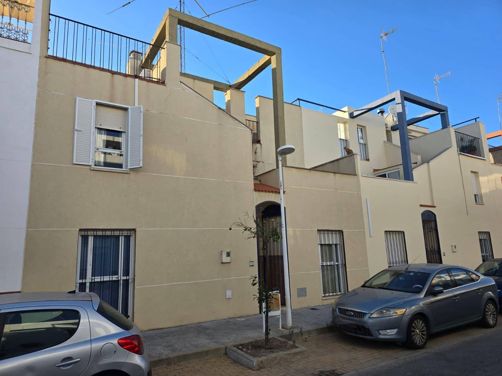 5 soveværelse Rækkehus til salg i Isla Cristina - € 220.000 (Ref: 9240024)