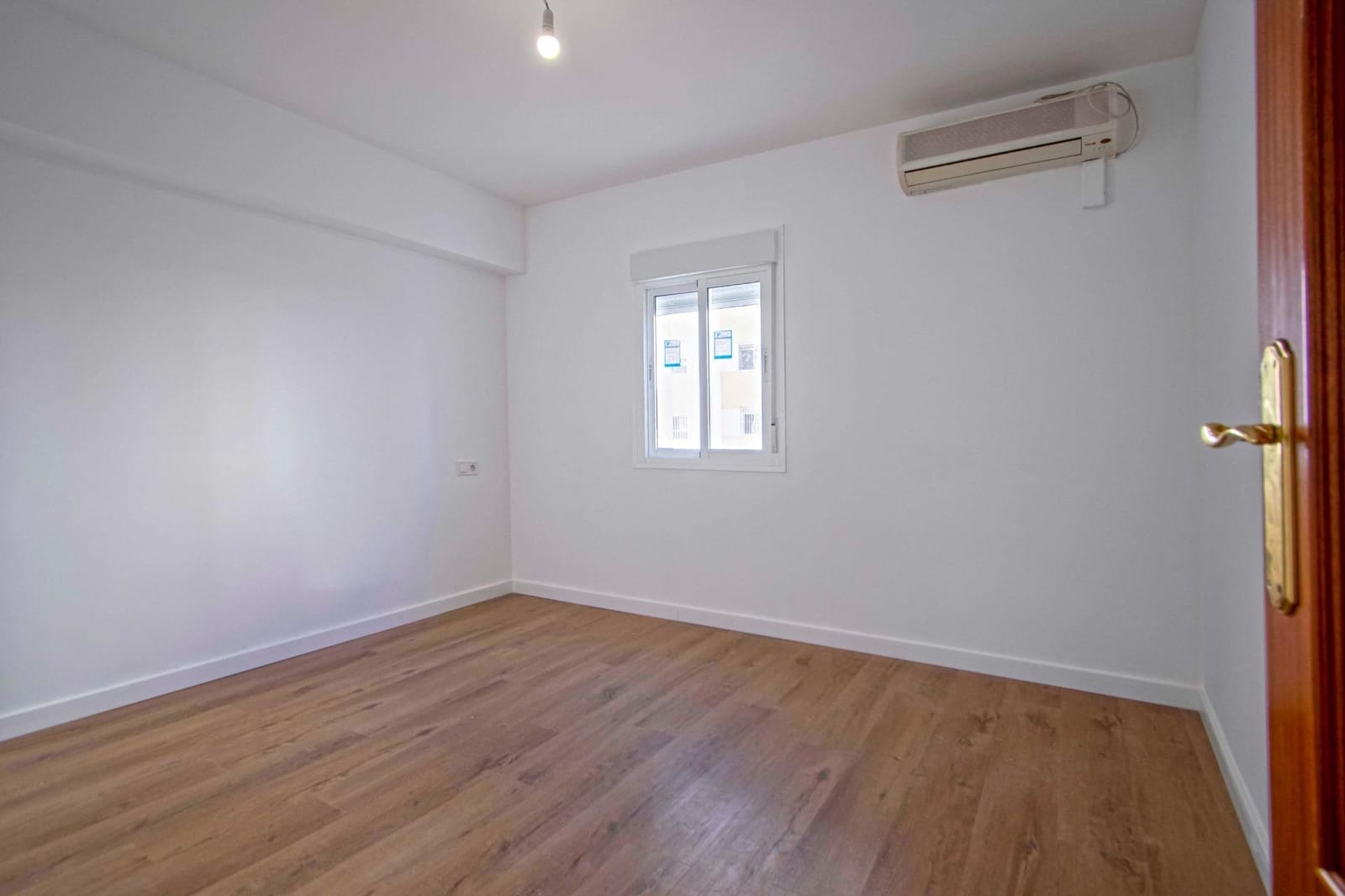 Piso de 4 habitaciones en Sevilla ciudad en venta - 255.000 € (Ref: 9247343)