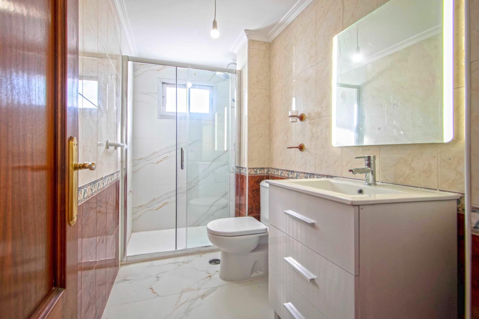 Piso de 4 habitaciones en Sevilla ciudad en venta - 255.000 € (Ref: 9247343)