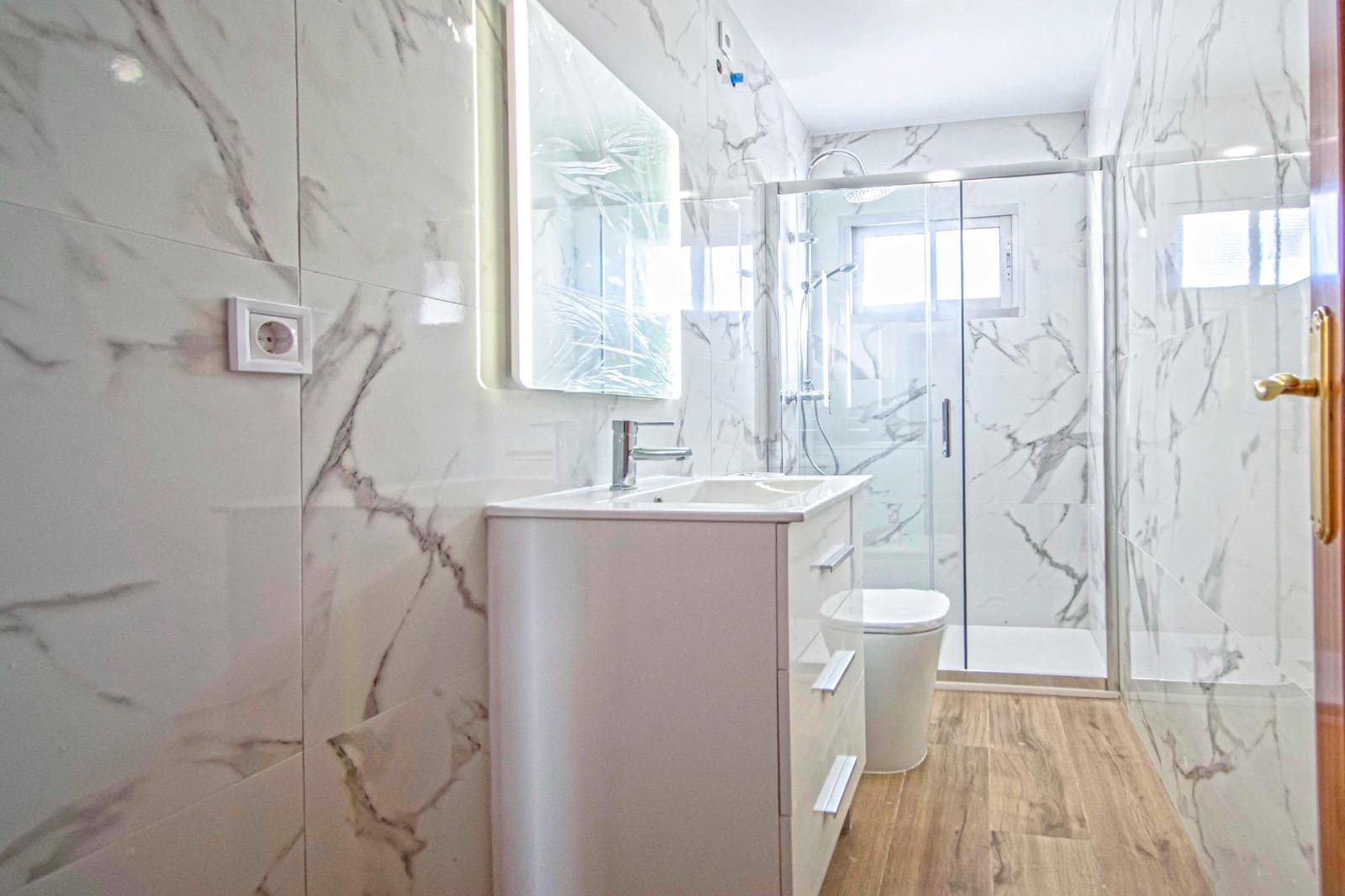 Piso de 4 habitaciones en Sevilla ciudad en venta - 255.000 € (Ref: 9247343)