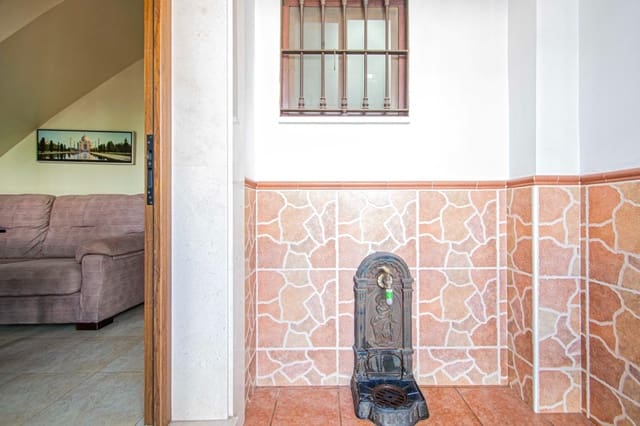 4 bedroom Townhouse for sale in Seville city - € 495,000 (Ref: 9252064)