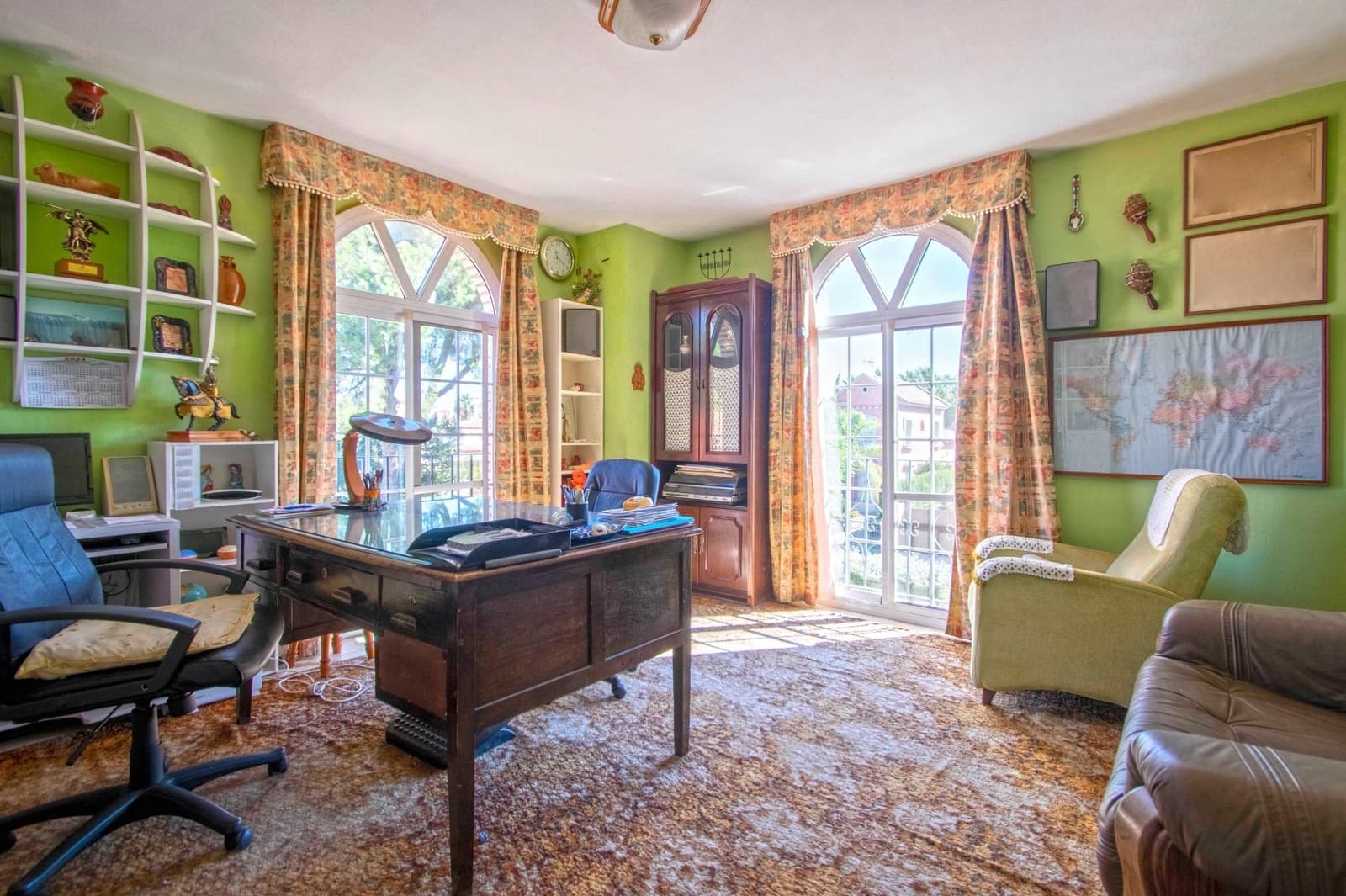 8 soveværelse Villa til salg i Montequinto med swimmingpool garage - € 850.000 (Ref: 9252065)