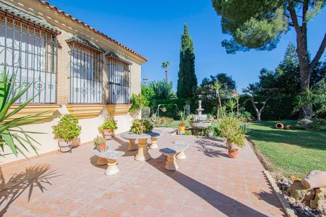 8 soveværelse Villa til salg i Montequinto, Dos Hermanas med swimmingpool garage - € 850.000 (Ref: 9252065)