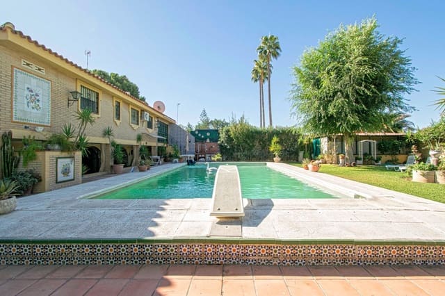 8 soveværelse Villa til salg i Montequinto, Dos Hermanas med swimmingpool garage - € 850.000 (Ref: 9252065)