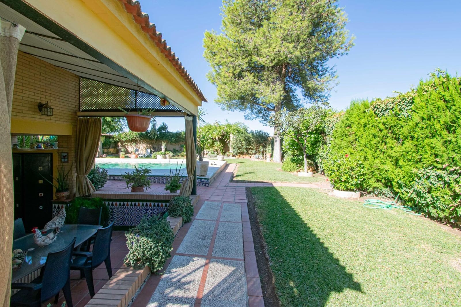 8 soveværelse Villa til salg i Montequinto med swimmingpool garage - € 850.000 (Ref: 9252065)