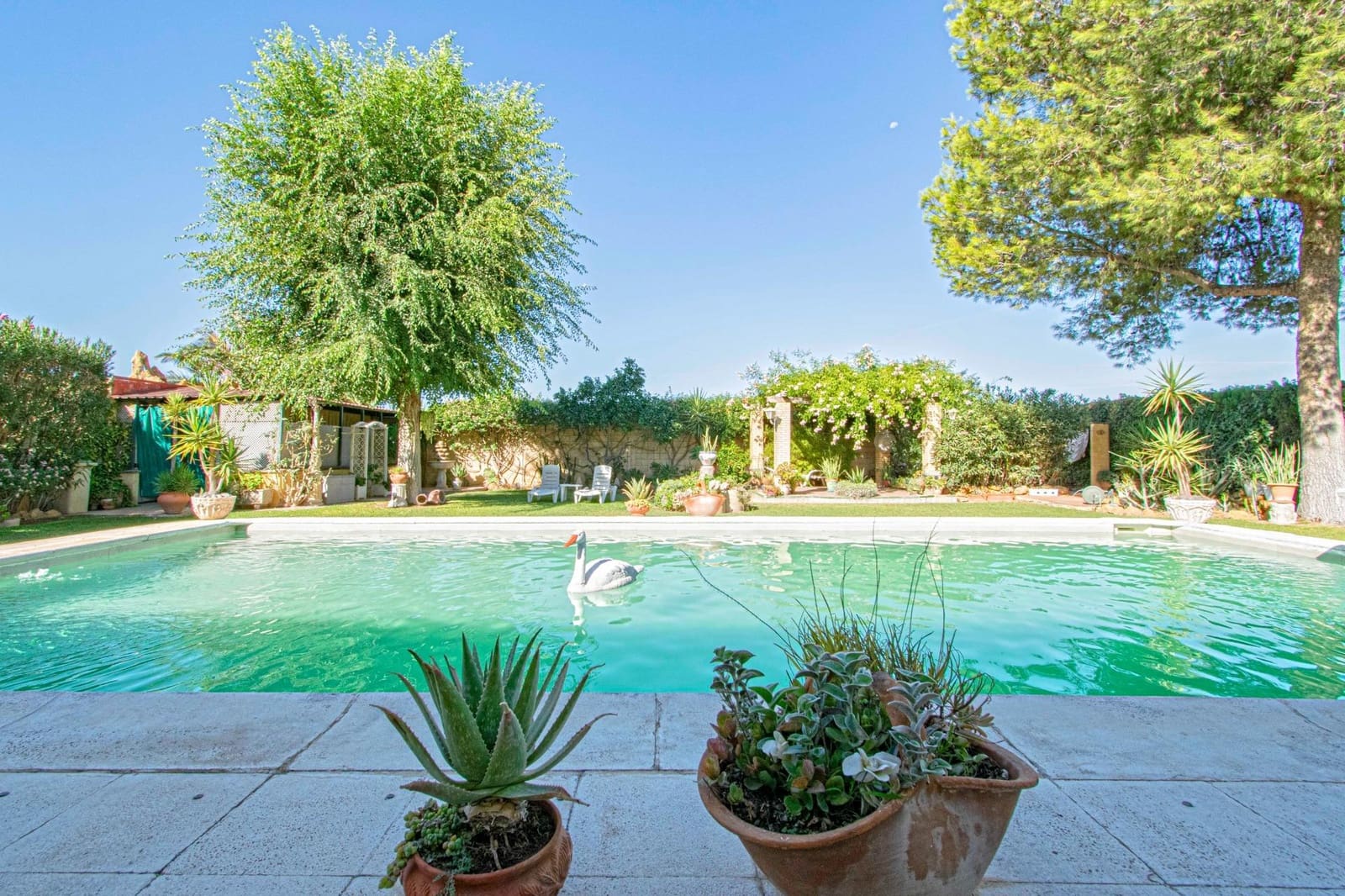 8 soveværelse Villa til salg i Montequinto med swimmingpool garage - € 850.000 (Ref: 9252065)