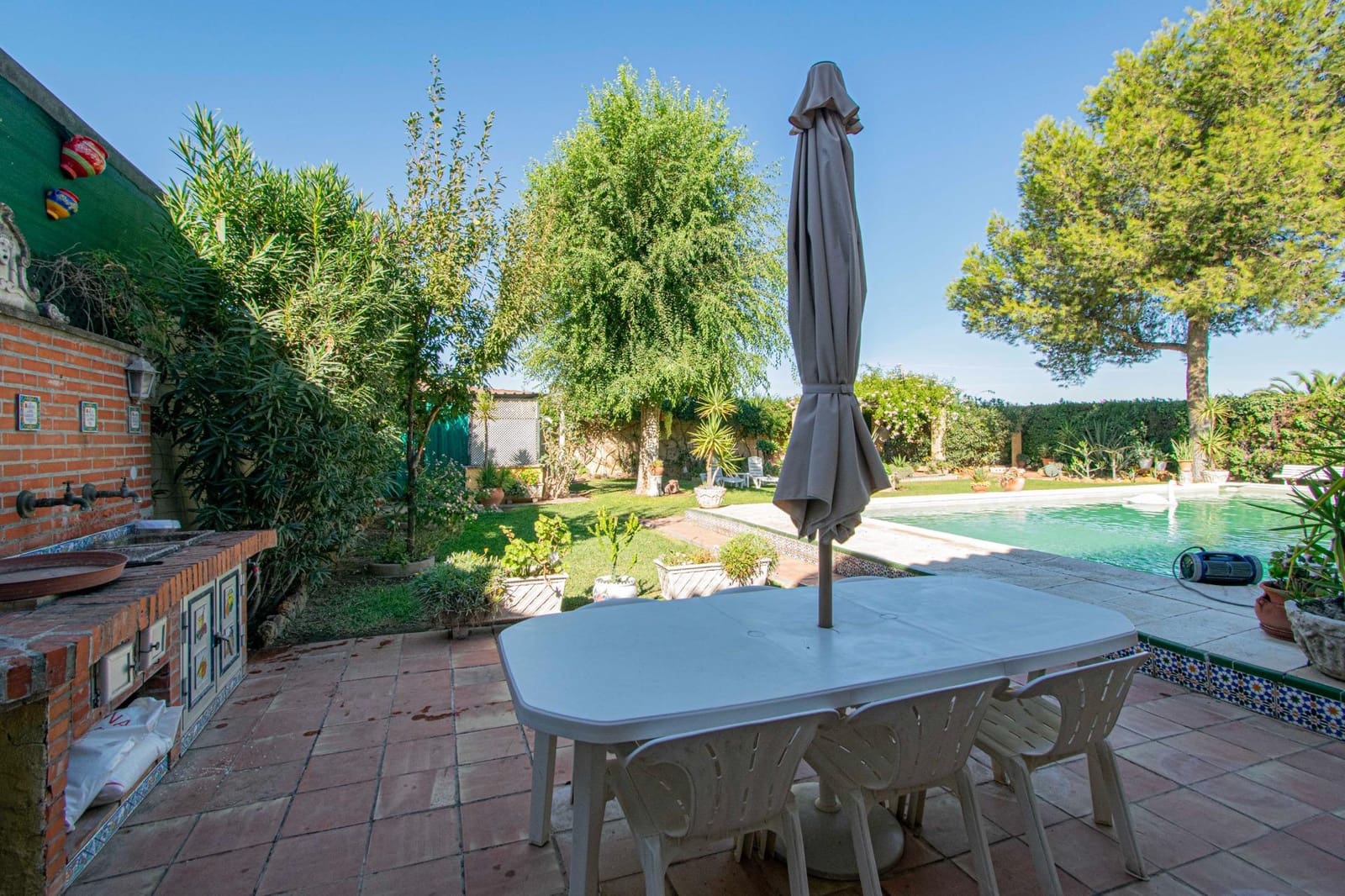 8 soveværelse Villa til salg i Montequinto med swimmingpool garage - € 850.000 (Ref: 9252065)