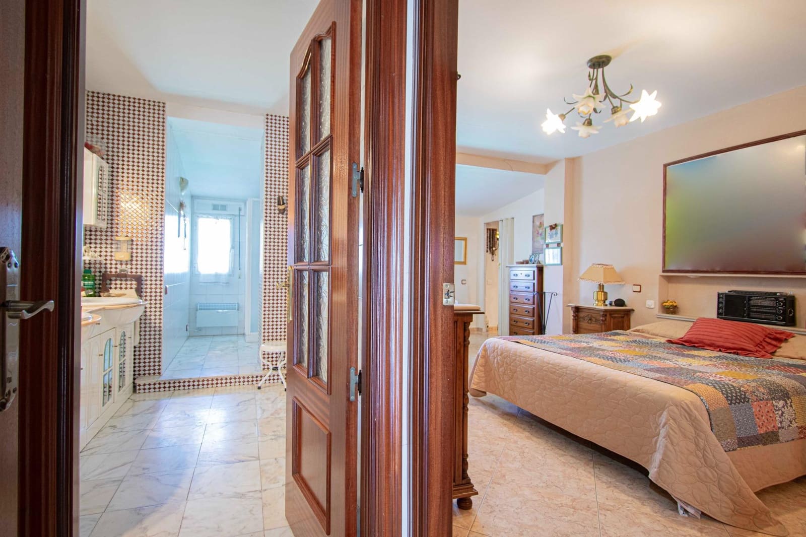 8 soveværelse Villa til salg i Montequinto med swimmingpool garage - € 850.000 (Ref: 9252065)