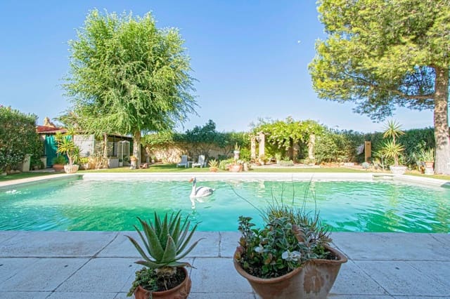 8 soveværelse Villa til salg i Montequinto, Dos Hermanas med swimmingpool garage - € 850.000 (Ref: 9252065)