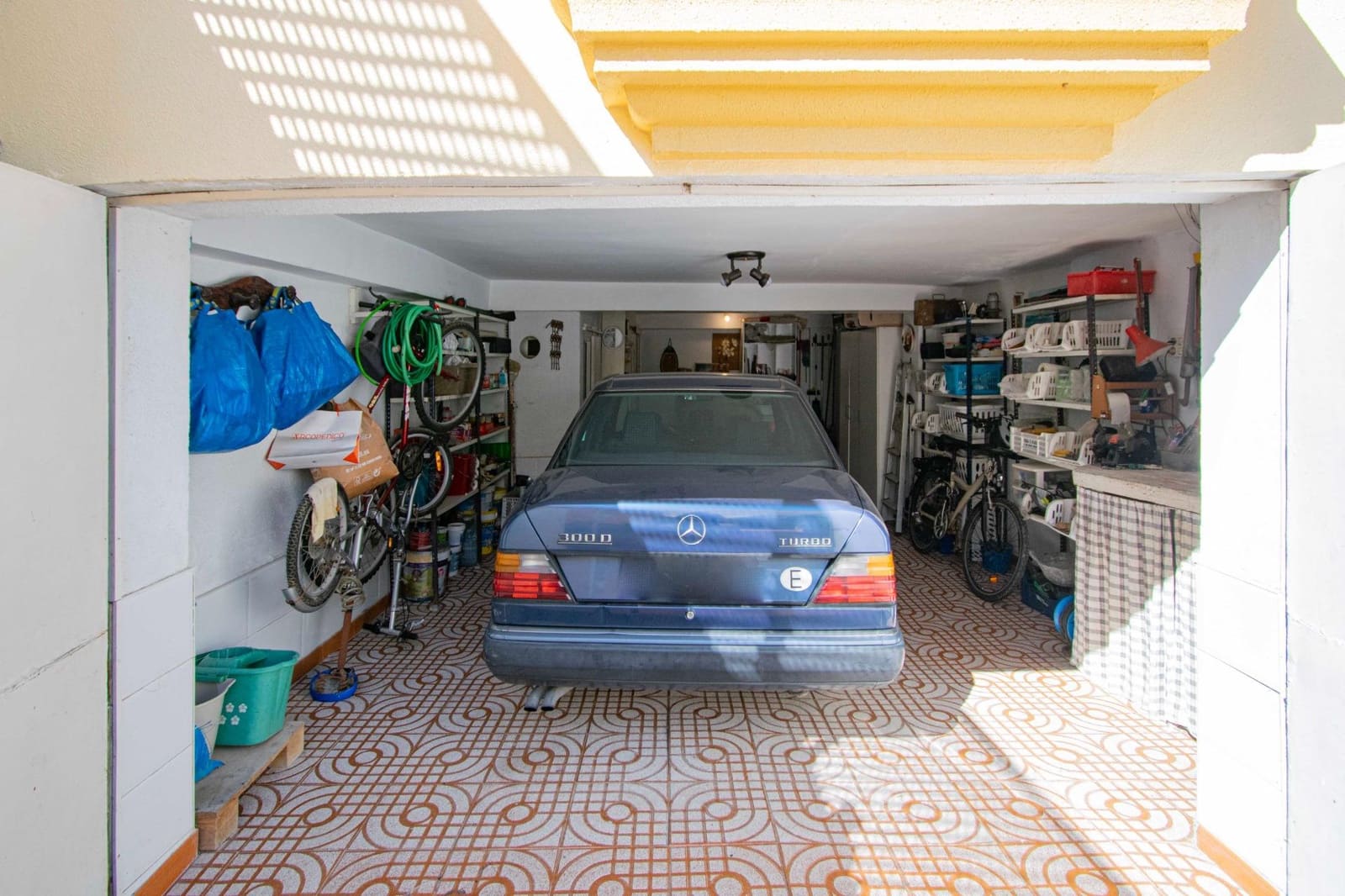 8 soveværelse Villa til salg i Montequinto med swimmingpool garage - € 850.000 (Ref: 9252065)