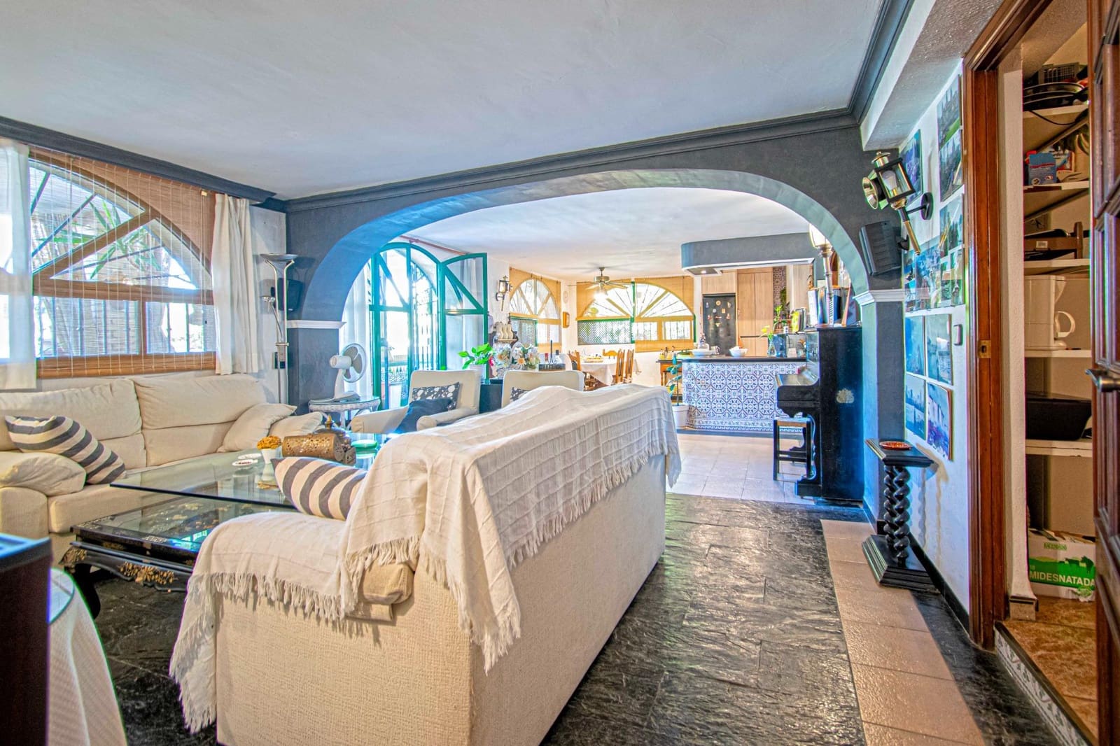 8 soveværelse Villa til salg i Montequinto med swimmingpool garage - € 850.000 (Ref: 9252065)