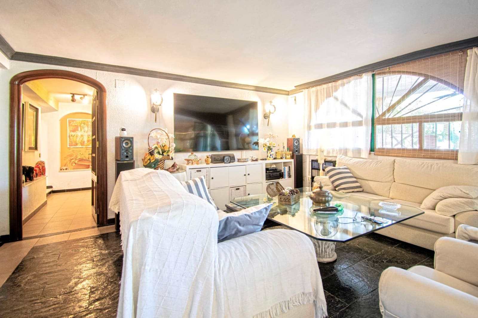 8 soveværelse Villa til salg i Montequinto med swimmingpool garage - € 850.000 (Ref: 9252065)