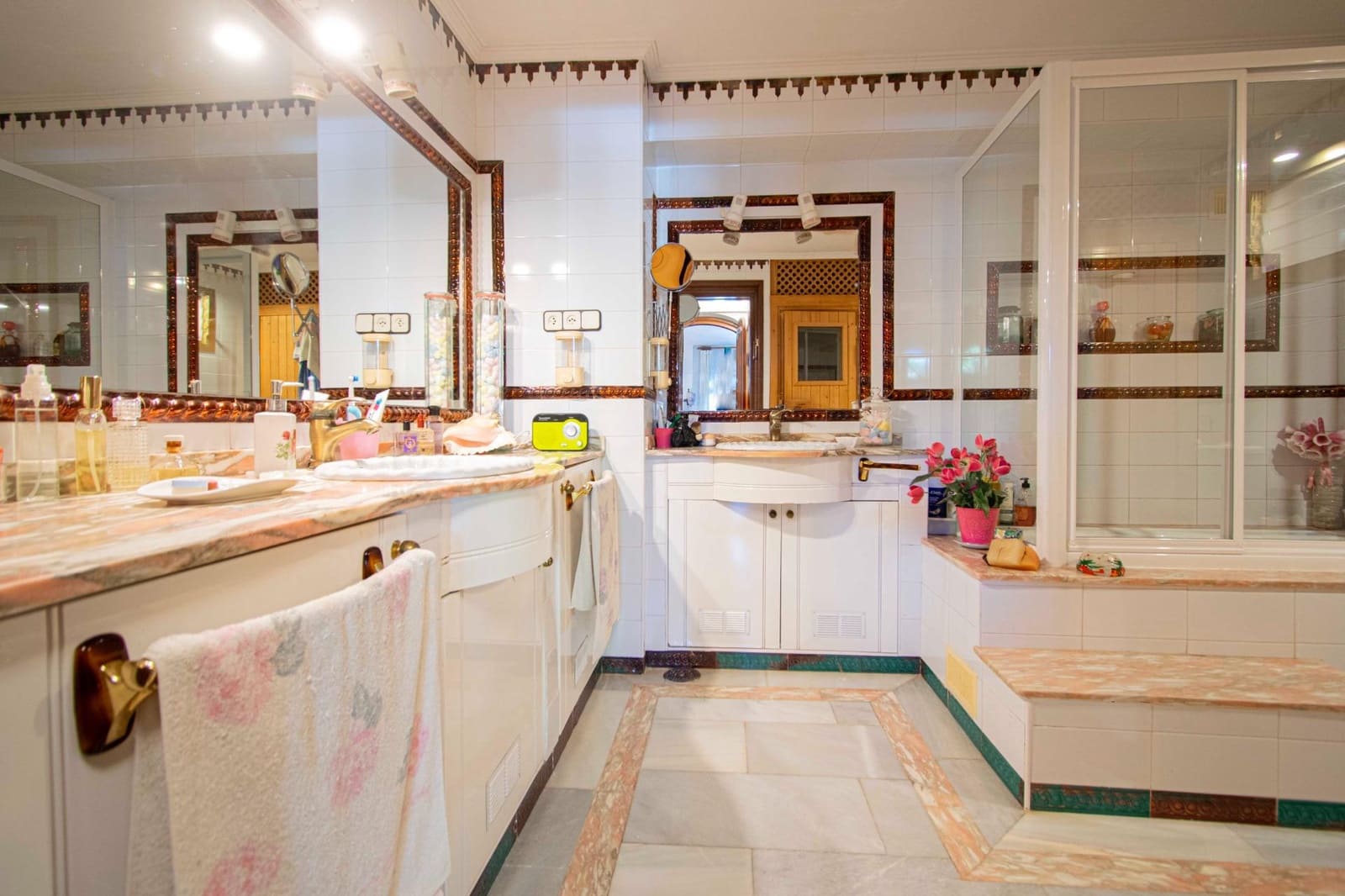 8 soveværelse Villa til salg i Montequinto med swimmingpool garage - € 850.000 (Ref: 9252065)