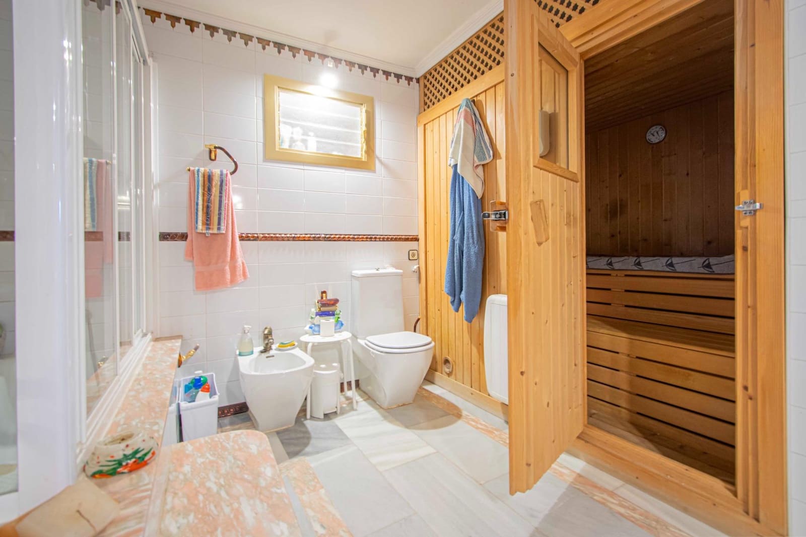 8 soveværelse Villa til salg i Montequinto med swimmingpool garage - € 850.000 (Ref: 9252065)