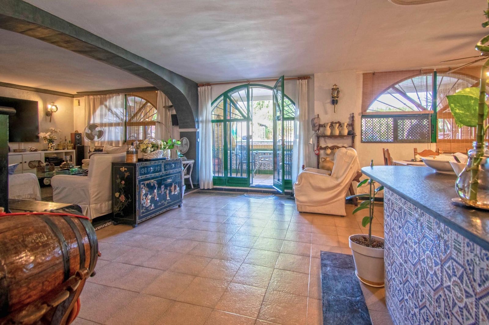 8 soveværelse Villa til salg i Montequinto med swimmingpool garage - € 850.000 (Ref: 9252065)